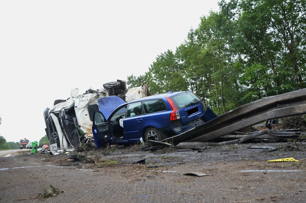 LKW umgestuerzt A 1 Rich Saarbruecken P070.JPG